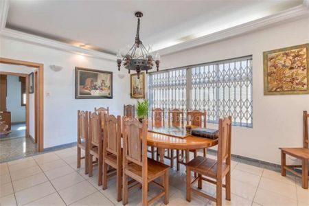 Casa à venda com 393m², 5 quartos e 8 vagas
