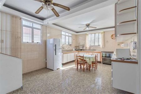 Casa à venda com 393m², 5 quartos e 8 vagas