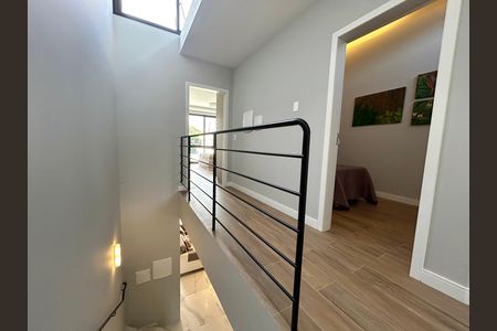 Casa para alugar com 140m², 3 quartos e 2 vagas Casa para alugar com 140m², 3 quartos e 2 vagasEscada