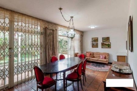 Casa à venda com 4 quartos, 241m² em Jardim Marajoara, São Paulo