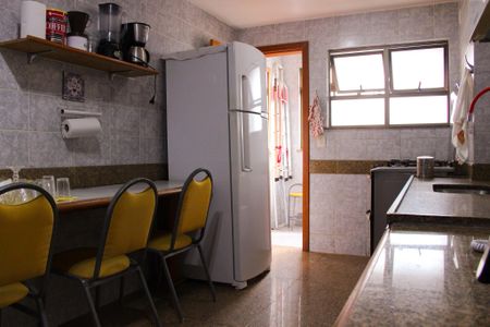 Apartamento para alugar com 180m², 2 quartos e 2 vagas Apartamento para alugar com 180m², 2 quartos e 2 vagasCozinha - Armários