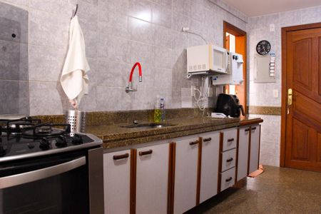 Apartamento para alugar com 180m², 2 quartos e 2 vagas Apartamento para alugar com 180m², 2 quartos e 2 vagasCozinha - Armários