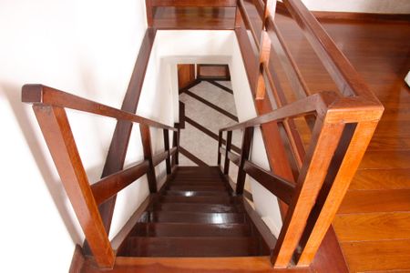 Apartamento para alugar com 180m², 2 quartos e 2 vagas Apartamento para alugar com 180m², 2 quartos e 2 vagasEscada