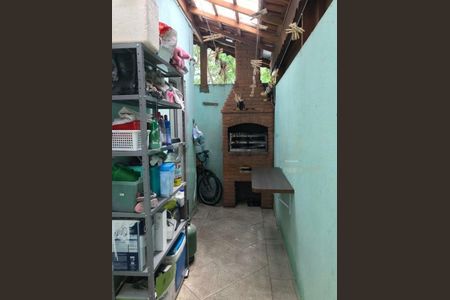 Casa à venda com 107m², 3 quartos e 2 vagas
