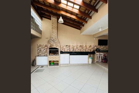 Casa à venda com 255m², 4 quartos e 4 vagas