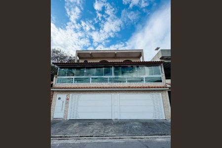 Casa à venda com 255m², 4 quartos e 4 vagas