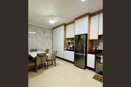Casa à venda com 255m², 4 quartos e 4 vagas