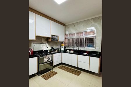 Casa à venda com 255m², 4 quartos e 4 vagas