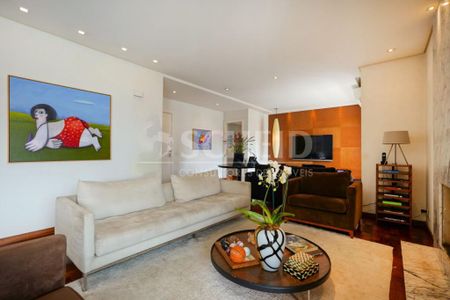 Apartamento à venda com 3 quartos, 184m² em Real Parque, São Paulo