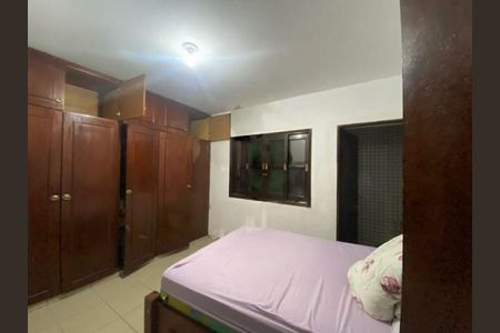 Casa à venda com 4 quartos, 180m² em Terceira Divisão de Interlagos, São Paulo