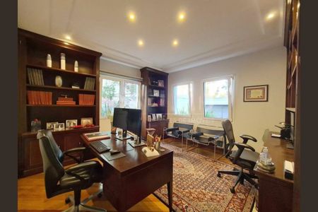 Casa à venda com 4 quartos, 861m² em Jardim dos Estados, São Paulo
