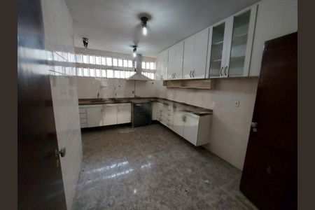 Casa à venda com 4 quartos, 600m² em Jardim Everest, São Paulo