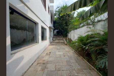 Casa à venda com 4 quartos, 600m² em Jardim Everest, São Paulo