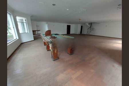 Casa à venda com 4 quartos, 600m² em Jardim Everest, São Paulo