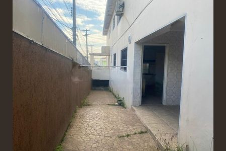 Casa à venda com 180m², 3 quartos e 2 vagas