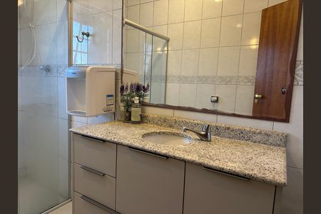 Casa de condomínio à venda com 290m², 3 quartos e 2 vagasBanheiro