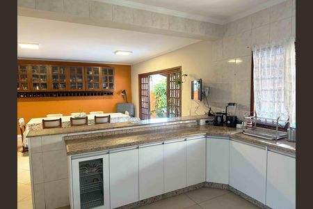 Casa de condomínio à venda com 290m², 3 quartos e 2 vagas Casa de condomínio à venda com 290m², 3 quartos e 2 vagasCozinha