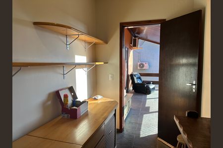 Casa de condomínio à venda com 290m², 3 quartos e 2 vagasEscritório