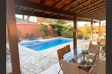 Casa de condomínio à venda com 290m², 3 quartos e 2 vagas Casa de condomínio à venda com 290m², 3 quartos e 2 vagasPiscina