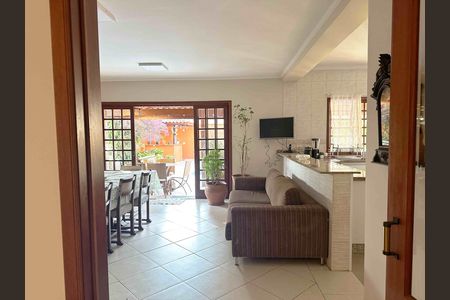 Casa de condomínio à venda com 290m², 3 quartos e 2 vagas Casa de condomínio à venda com 290m², 3 quartos e 2 vagasSala de Jantar