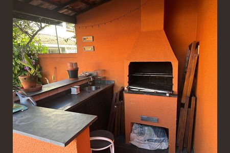 Casa de condomínio à venda com 290m², 3 quartos e 2 vagasChurrasqueira