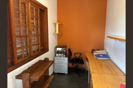 Casa de condomínio à venda com 290m², 3 quartos e 2 vagasEscritório