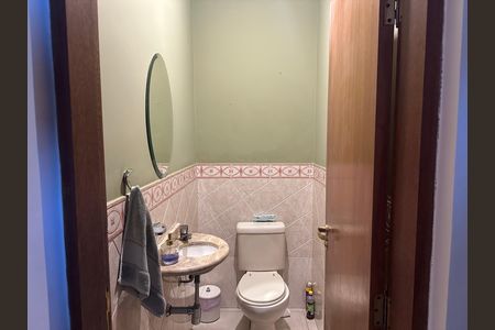 Casa de condomínio à venda com 290m², 3 quartos e 2 vagasLavabo