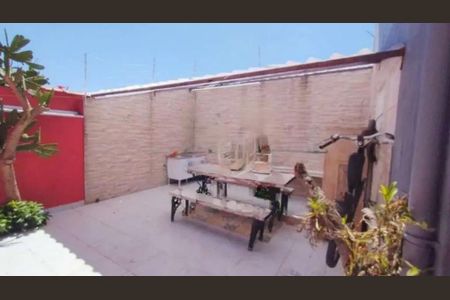 Casa à venda com 108m², 3 quartos e 2 vagas