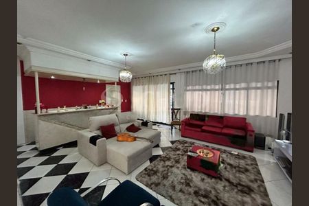 Casa à venda com 180m², 3 quartos e 8 vagas