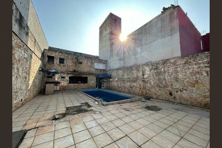 Casa à venda com 180m², 3 quartos e 8 vagas