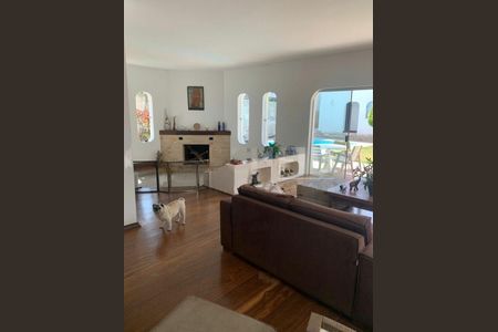 Casa à venda com 4 quartos, 380m² em Jardim Santa Helena, São Paulo