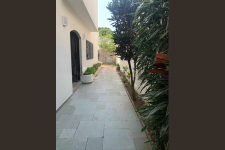Casa à venda com 4 quartos, 380m² em Jardim Santa Helena, São Paulo