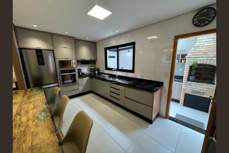 Casa à venda com 135m², 3 quartos e 2 vagas