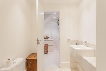 Apartamento à venda com 186m², 2 quartos e 3 vagasBanheiro da Suíte 1