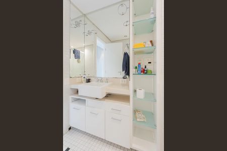 Apartamento à venda com 186m², 2 quartos e 3 vagasBanheiro da Suíte 2