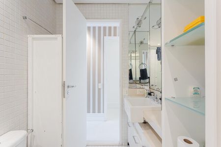Apartamento à venda com 186m², 2 quartos e 3 vagasBanheiro da Suíte 2