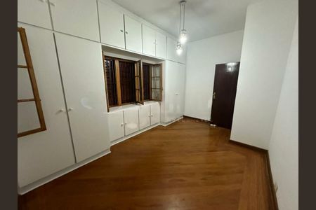 Casa à venda com 320m², 4 quartos e 5 vagas