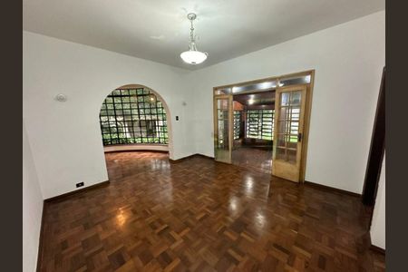 Casa à venda com 320m², 4 quartos e 5 vagas