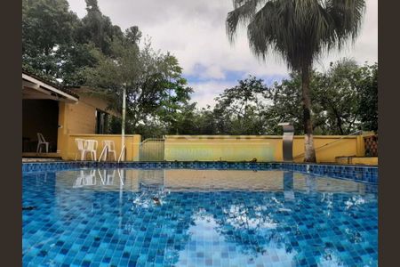 Casa à venda com 6 quartos, 497m² em Praia do Leblon, Diadema