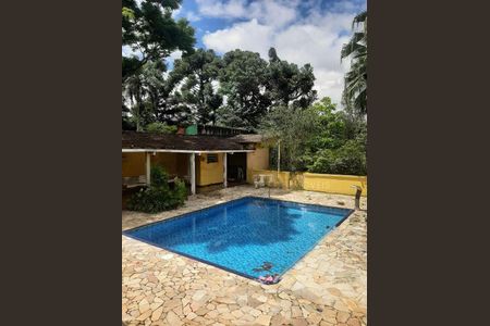 Casa à venda com 6 quartos, 497m² em Praia do Leblon, Diadema