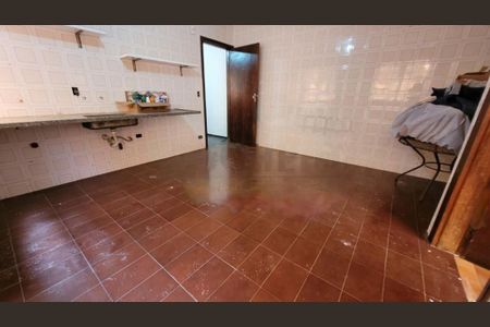 Casa à venda com 4 quartos, 270m² em Vila Friburgo, São Paulo