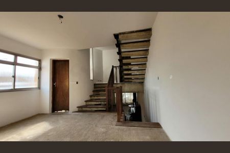 Casa à venda com 4 quartos, 270m² em Vila Friburgo, São Paulo