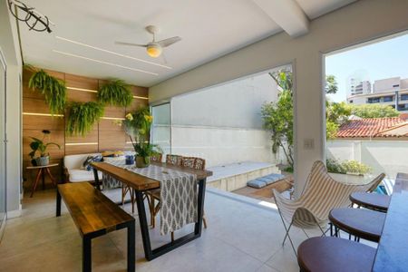 Casa à venda com 260m², 4 quartos e 3 vagas