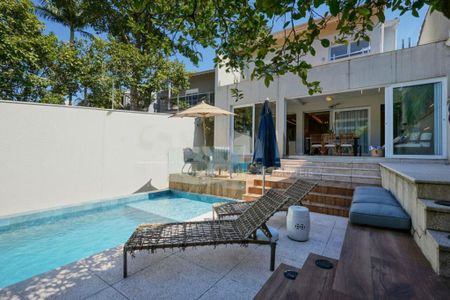 Casa à venda com 260m², 4 quartos e 3 vagas