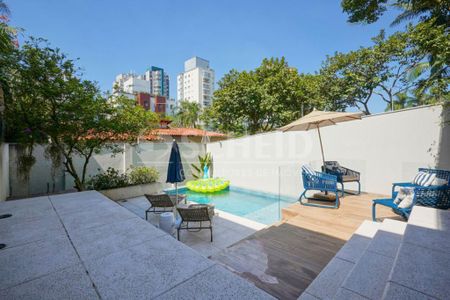 Casa à venda com 260m², 4 quartos e 3 vagas