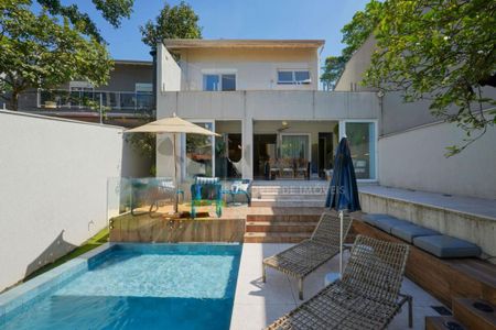 Casa à venda com 260m², 4 quartos e 3 vagas