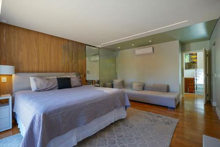 Casa à venda com 4 quartos, 260m² em Vila Nova Caledonia, São Paulo