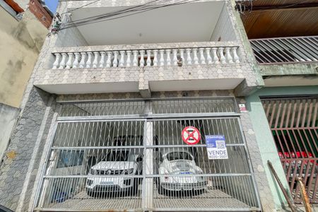 Casa à venda com 120m², 3 quartos e 2 vagas Casa à venda com 120m², 3 quartos e 2 vagasFachada