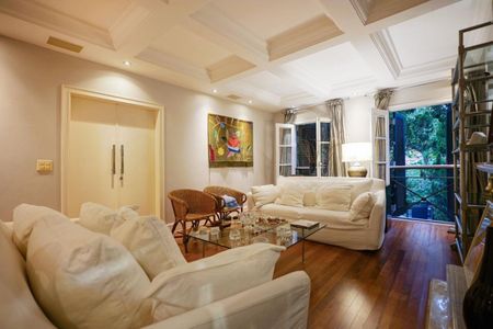 Casa à venda com 4 quartos, 530m² em Jardim Viana, São Paulo