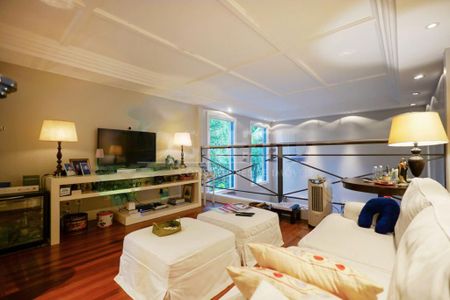 Casa à venda com 4 quartos, 530m² em Jardim Viana, São Paulo